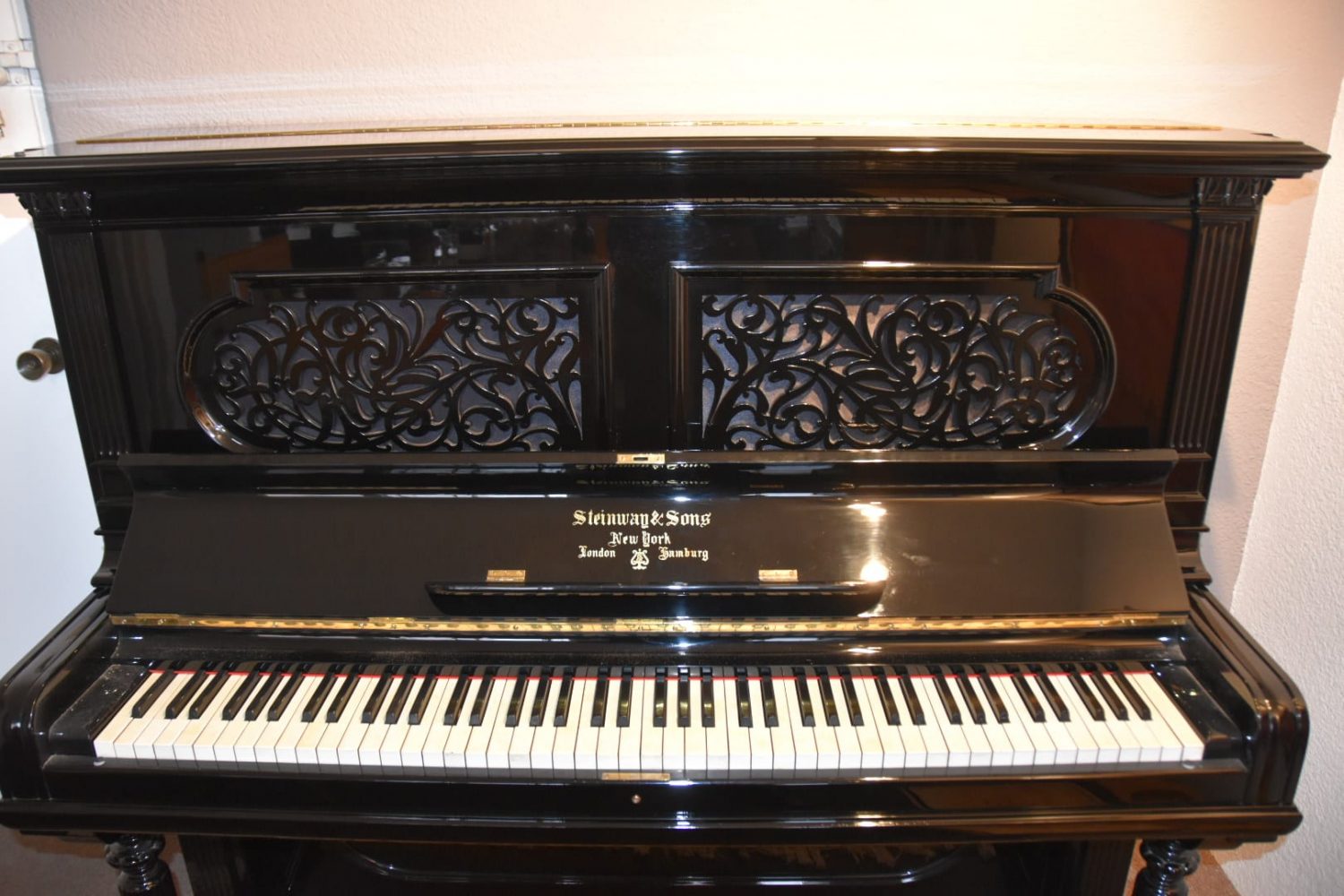 STEINWAY PIANO